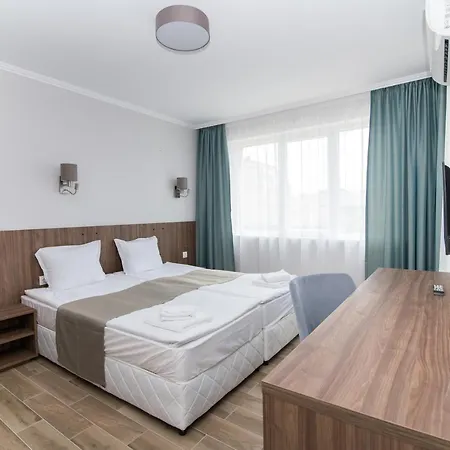 Hotel Cinema 4*