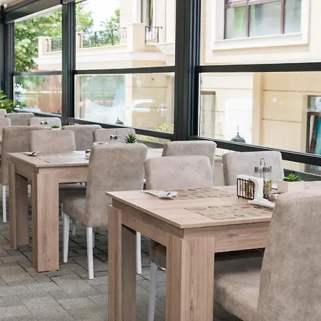 Cinema Hotel 4*